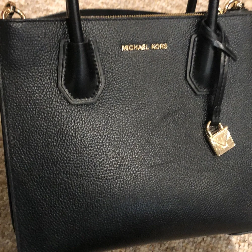 Michael Kors Black Satchel Crossbody Handbag w/adjustable strap & key holder - Picture 10 of 14